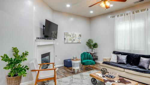 8 Mi to Beach Park Bakersfield Gem with Yard! - Photo 5