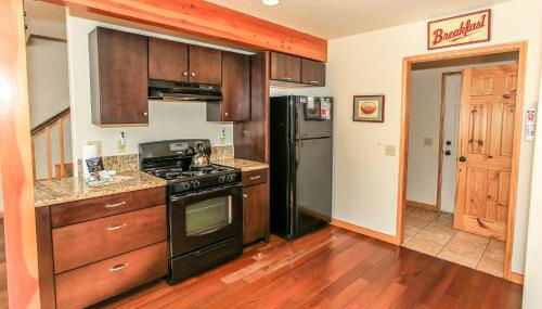 The Fox Paw - Cozy and spacious cabin! Family game room with Foosball and Pool Table! Jet Tub! - Foto 5, stove, pet friendly