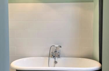 Elivi Elegant Art Deco house with Garden Walk to the Heart of Town - Photo 16