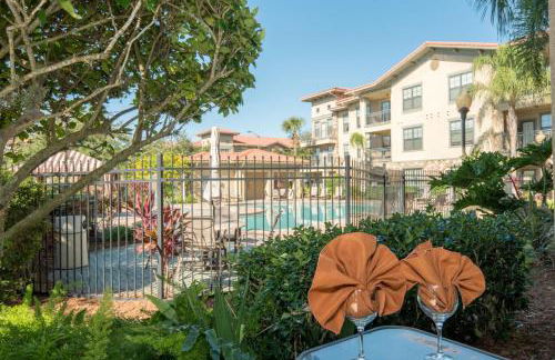 Pool view, 10 miles to Disney World, washer, dryer, kitchen, Wifi, two pools, ground level - Foto 18