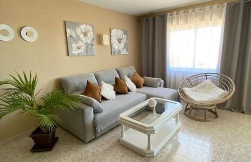 Lovely 1 bedroom apartment with sea views and pool - Photo 34