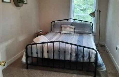 Stylish and Convenient with WiFi & Fenced yard - Foto 17