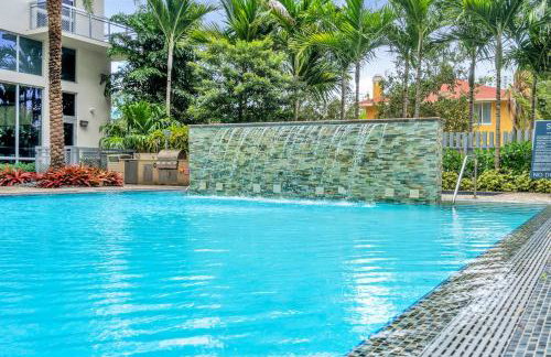 Bright and Airy 2 Bed on Biscayne Blvd with Free Park - Foto 38