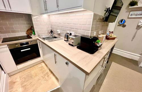 Beachfront Studio Direct Sea Views Air Conditioning Compact Coastal Crib - Foto 3