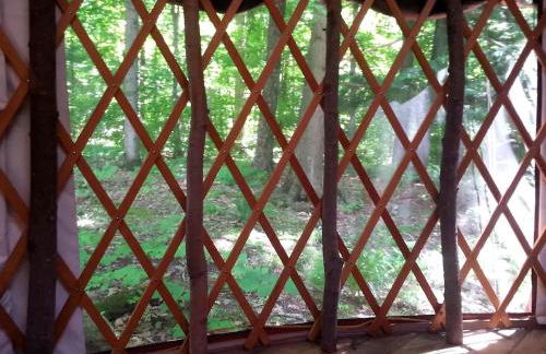 Luxury Yurt Rental Hidden in the Forest near Bristol, Vermont - Foto 13