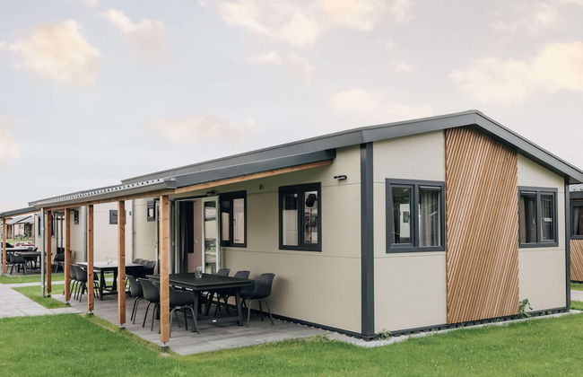 Chalet With Private Jetty - Photo 1