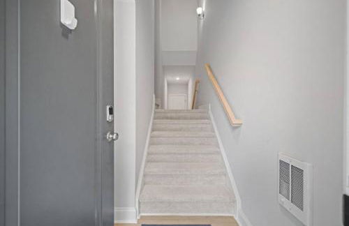 NEW Luxury Condo, Rooftop Terrace, EV Charger! - Foto 68