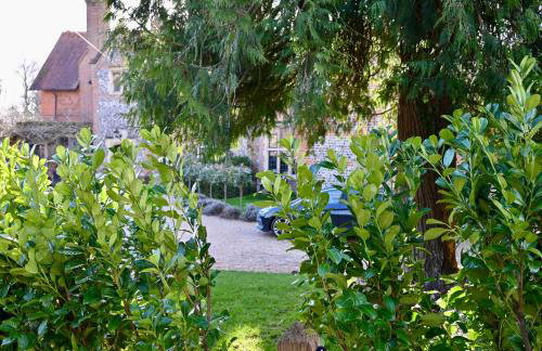 Higginson House - Photo 16