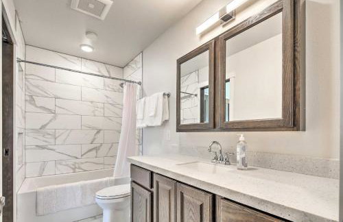 Mendenhall Valley Escape with Furnished Deck! - Foto 26