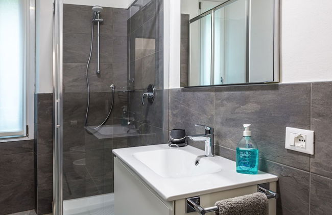 2-bed Apt With Stunning Lake Como Views & Terrace - Foto 14