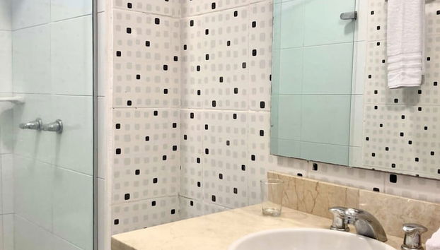 w Oceanview 2BR w/ Terrace n AC in El Laguito - Foto 2, Habitación