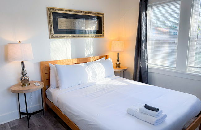 Renovated 2BR Near Paseo With Wifi Smart TV 31B - Photo 25