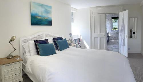 Welcome to Hazelwood, The Mount Somerton Apartment - modern and fully equipped, Private off-street parking, Near Glastonbury Tor, The spectacular Wells Cathedral, Stourhead, Sherborne Abbey, Millfield School, Clark's Village - Foto 2