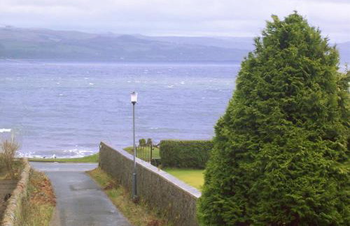 The Snug a cosy, quirky detached cottage with sea views - Foto 13