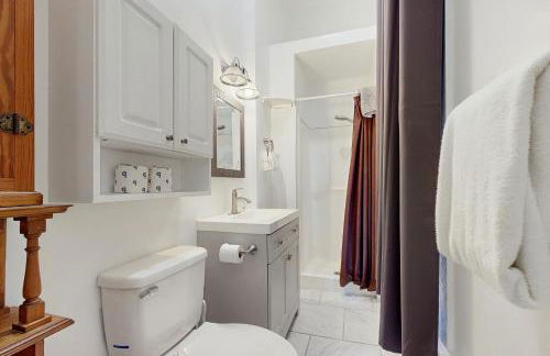 Downtown duplex with patio, enclosed backyard, washer/dryer, streaming, AC, WiFi - Foto 14