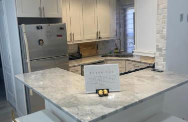 Renovated Jacuzzi Tub Home NYC-LGA-JFK Washer-Dryer - Photo 2