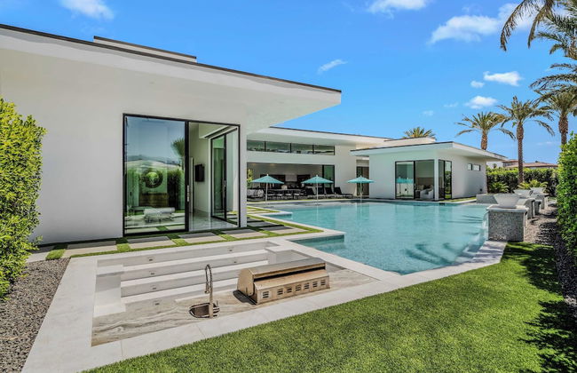 Sleeps 17 Pool & Pickleball Sun-kissed Desert Escape Bravo Villa #1 by Avantstay - Foto 47