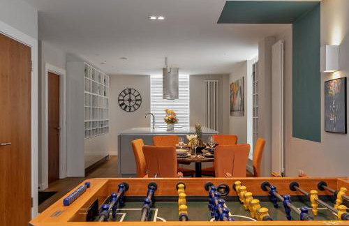 MK CITY CENTRE, THE DIAMOND SUITE, FREE Parking Space, PREMIUM SPACIOUS Apartment with FOOSBALL TABLE - Foto 27