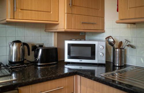 One Bedroom Flat in Bush Hill Park - Photo 11