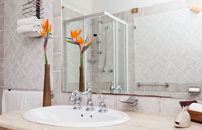 Classical Residence Baia Delle Palme 2 Bedroom Sleeps 6 Trillo 6 - Foto 6