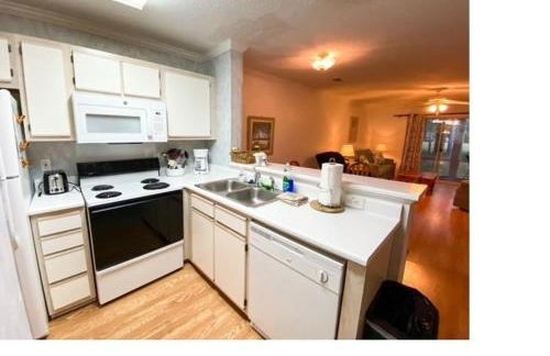 D2 Bishop on the Green 2 BR 2 BA Condo Colonial Charters Golf Course - Foto 10