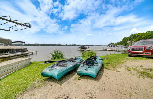 Group Retreat on Wolf Lake! Paddle, Fish & BBQ - Foto 36