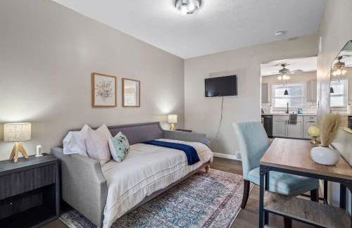 Vermilion Retreat with Game Room, Hot Tub and Across from Community Pool - Foto 20