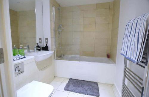 Near Dlr station -WiFi -Parking -Pets -Sleeps 5 - Foto 5