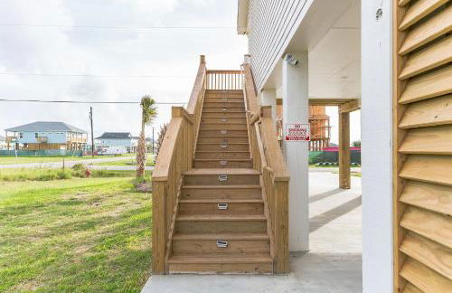 Cozy 3 Bedroom Family Beach Home in Galveston - Photo 6