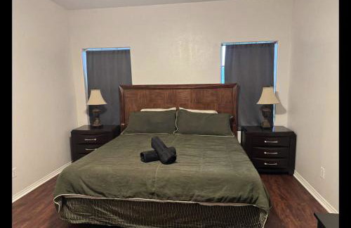 Backyard Oasis in Brownsville! - Photo 11