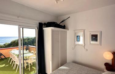 Apartamento con jardín a 11 metros de la playa. CG. - Foto 15