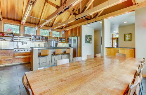 Fidalgo Island Waterfront Stunner - Photo 4