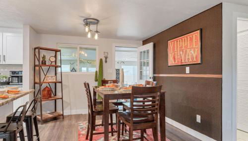 Backyard BBQ Retreat: Central 3bd - Prime Location - Foto 3