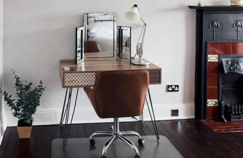 Beautiful, traditional 2 bed flat w free parking - Pass the Keys - Photo 35