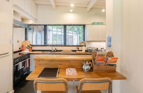 Stunning 6 Bedroom with Swimming Pool & Sauna! - Foto 78