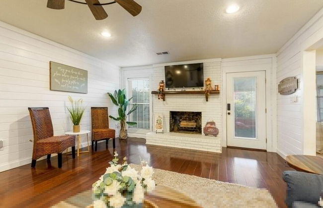 Gorgeous Alabama Home 4 Miles to Stadium Sleeps 8 - Foto 23