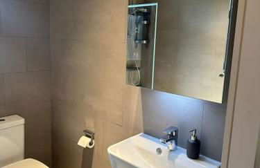 Stylist 2 Bedroom Apartment in Central London - Foto 7