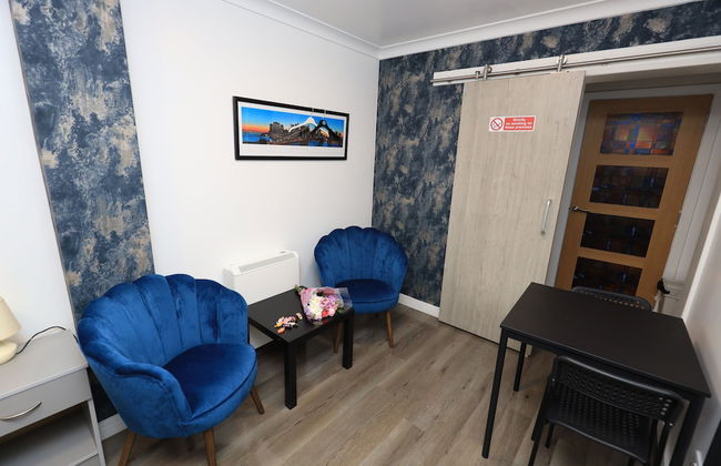 VR Apartments - Photo 4