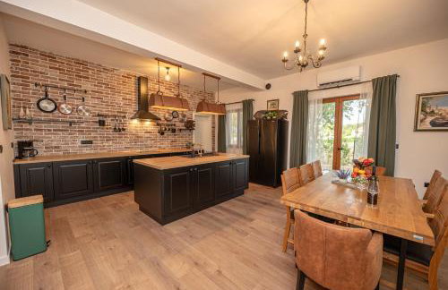 Villa Pietro with a heated Saltwater pool - Photo 5