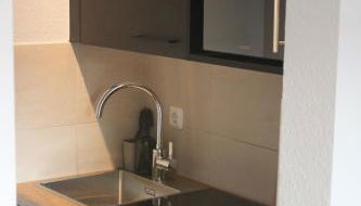 R B Apartment Hamburg Duo - perfekt für Monteure - Küchenzeile - Smart TV - Bad mit Toilette und Dusche auf dem Flur gegenüber des Zimmers zur Alleinnutzung - Foto 4, stove