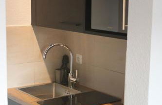 R B Apartment Hamburg Duo - perfekt für Monteure - Küchenzeile - Smart TV - Bad mit Toilette und Dusche auf dem Flur gegenüber des Zimmers zur Alleinnutzung - Foto 4