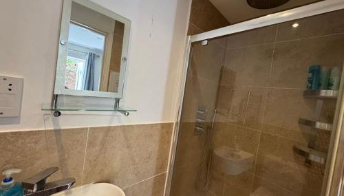 Studio-2 Staines,Heathrow, London-own entrance - Foto 2