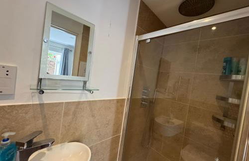 Studio-2 Staines,Heathrow, London-own entrance - Foto 2