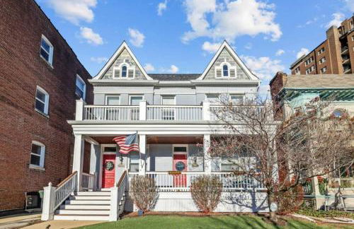 Walk to Forest Park Euclid Fire Pit Porch Swing - Foto 1