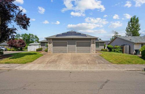 Solar Half-Plex with Chic Style in Country Glen - Foto 48