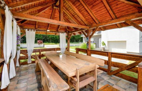 Gorgeous Home In Krizevci - Photo 2