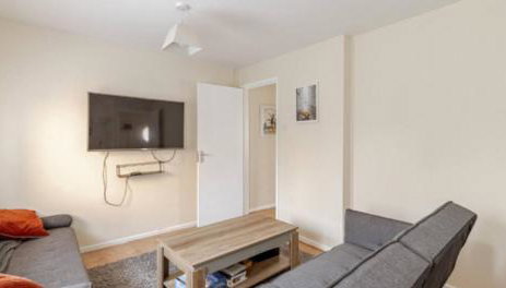 Cosy House- Sleeps 7 Centrally Located Free Parking, Fast WIFI Smart Tv with Sky and Netflix Business Travellers Relocators Leisure Welcome - Foto 2