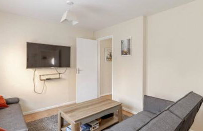 Cosy House- Sleeps 7 Centrally Located Free Parking, Fast WIFI Smart Tv with Sky and Netflix Business Travellers Relocators Leisure Welcome - Foto 2