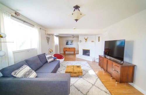 Turquoise Twin ★Vacation COS★3 King Beds★Near AFA - Foto 29