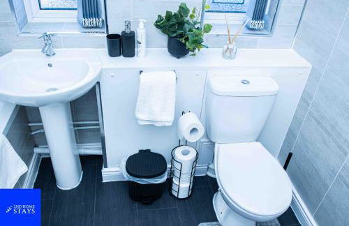 2ndHomeStays-Walsall- A Charming 3-Bed Home with Landscape View - Suitable for Contractors and Families -Large Parking for 3 Vans - Sleeps 7- 7 mins to J10 M6 and 21 mins to Birmingham - Foto 10